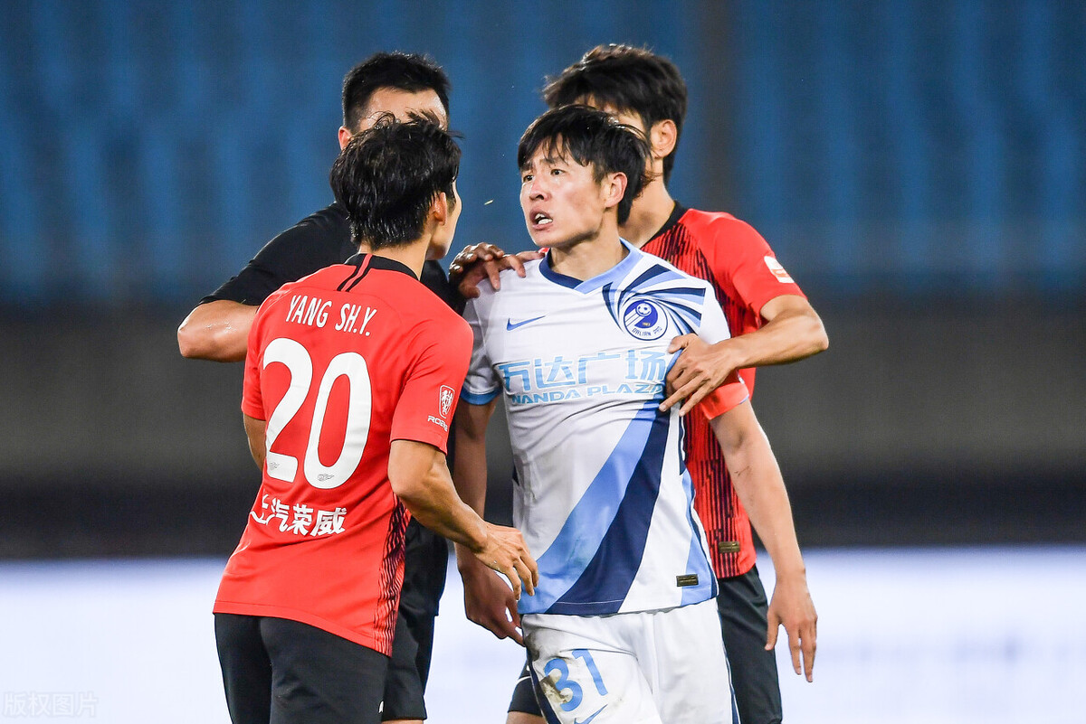 郑龙任意球直接破门,郑龙经典进球