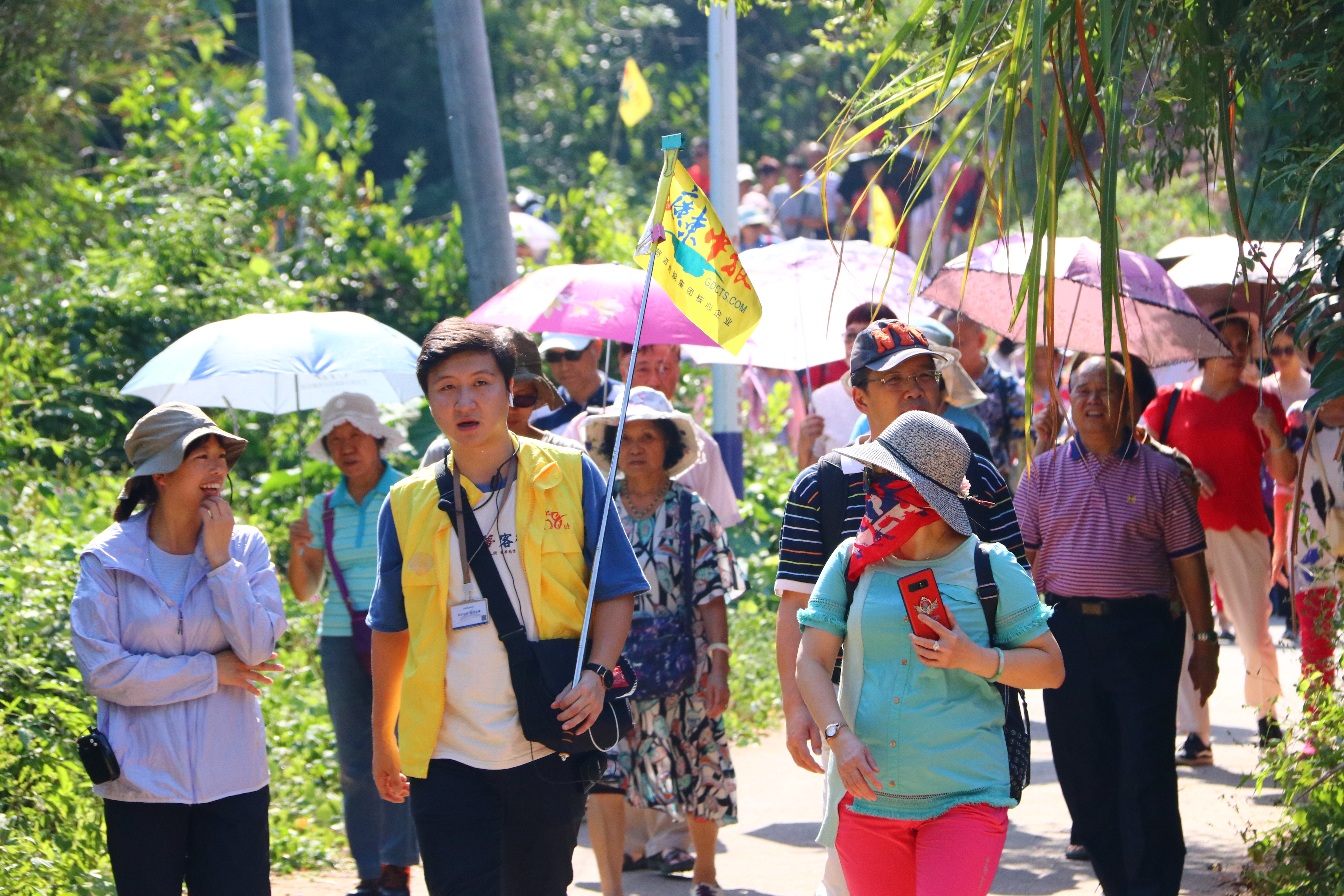 广东最嗨旅游团登上丹霞地貌,韶关仁化旅游团