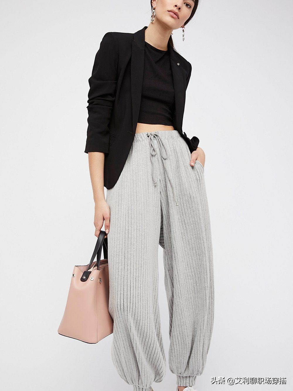 春节宅家睡衣当道，家居服也能时尚又舒适，明星示范居家时髦风