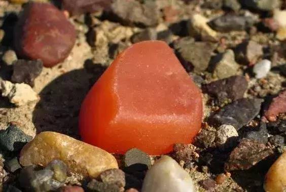 戈壁玉与戈壁石的区分,戈壁玉和戈壁石的区别