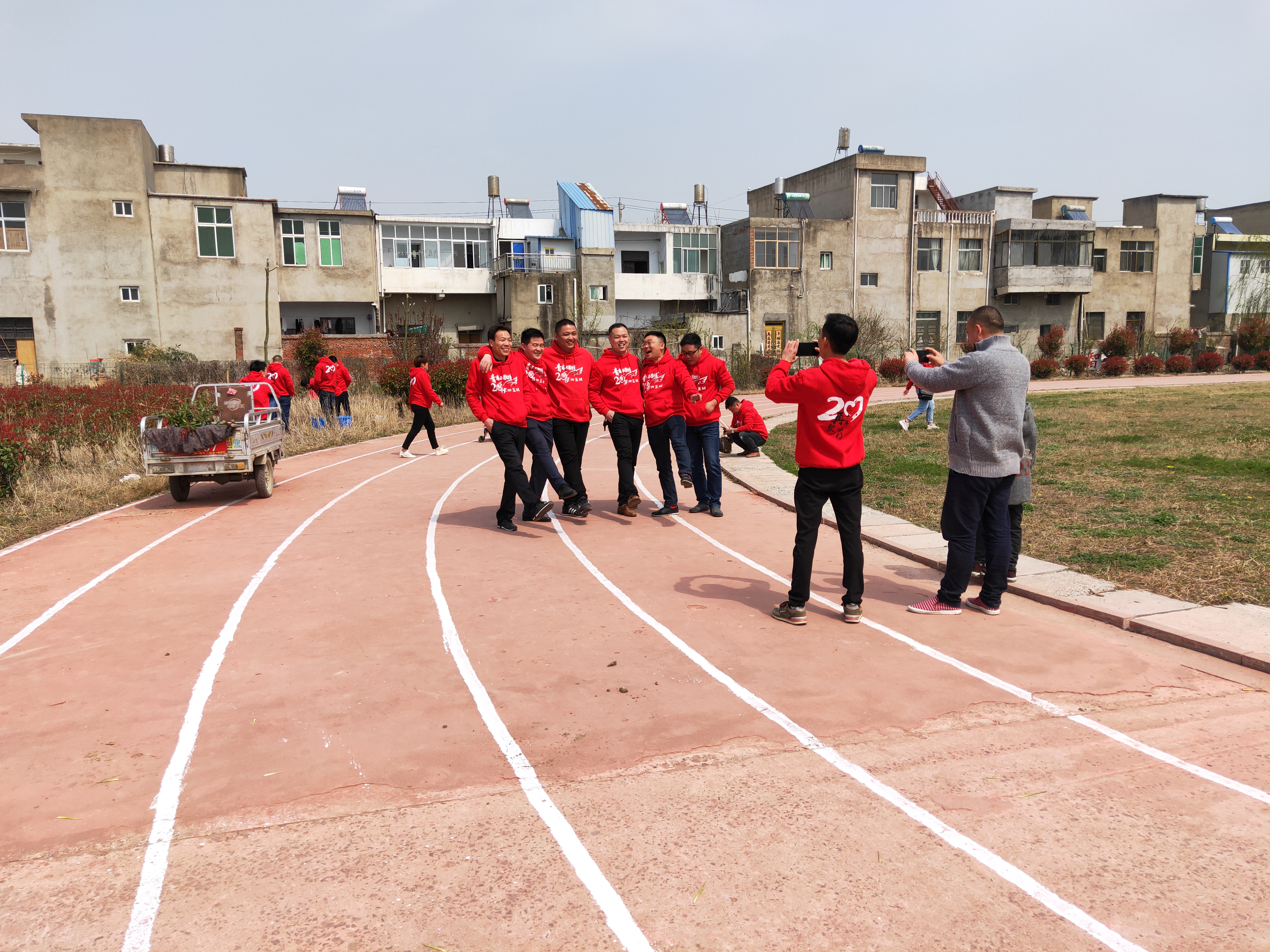 青葱岁月犹在廿载初心依旧—韦集中学99届校友毕业二十周年返校