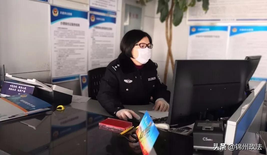 变的是“角”色不变的是“警”色