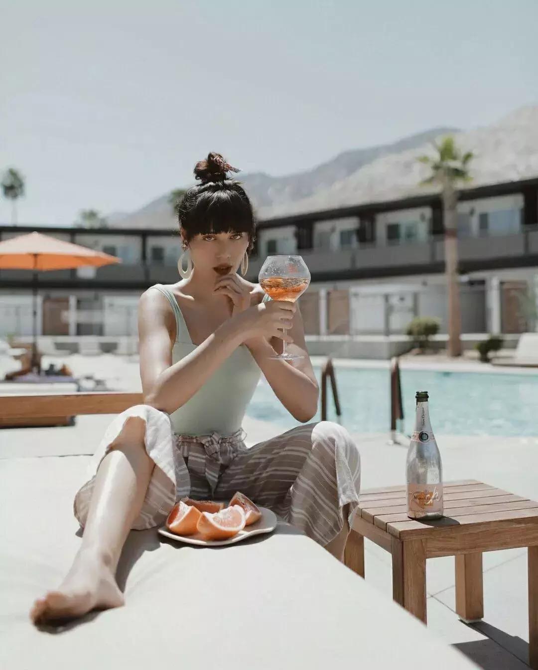 女遮肉泳装怎么穿,泳装女款遮肉保守宽松平价