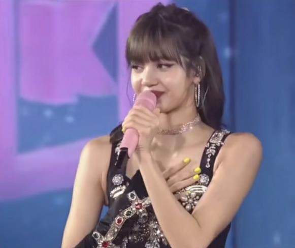 lisa看到王嘉尔回应视频什么反应,lisa看到王嘉尔回应视频