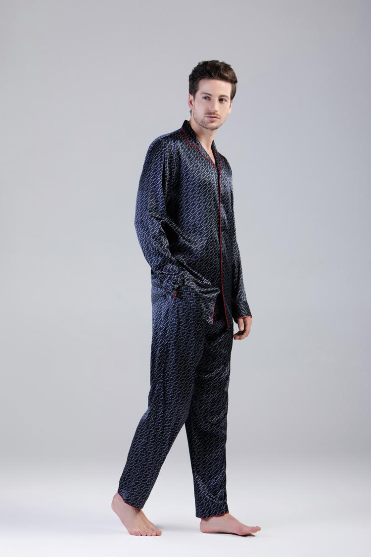 一位英国女人爱上东方文化,让穿丝绸睡衣,比晚礼服还高级