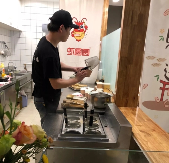 成都专门吃虾滑的店,成都小吃麻辣虾滑