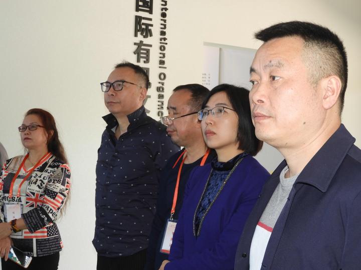 记者眼中的劳动者,记者眼中的干部