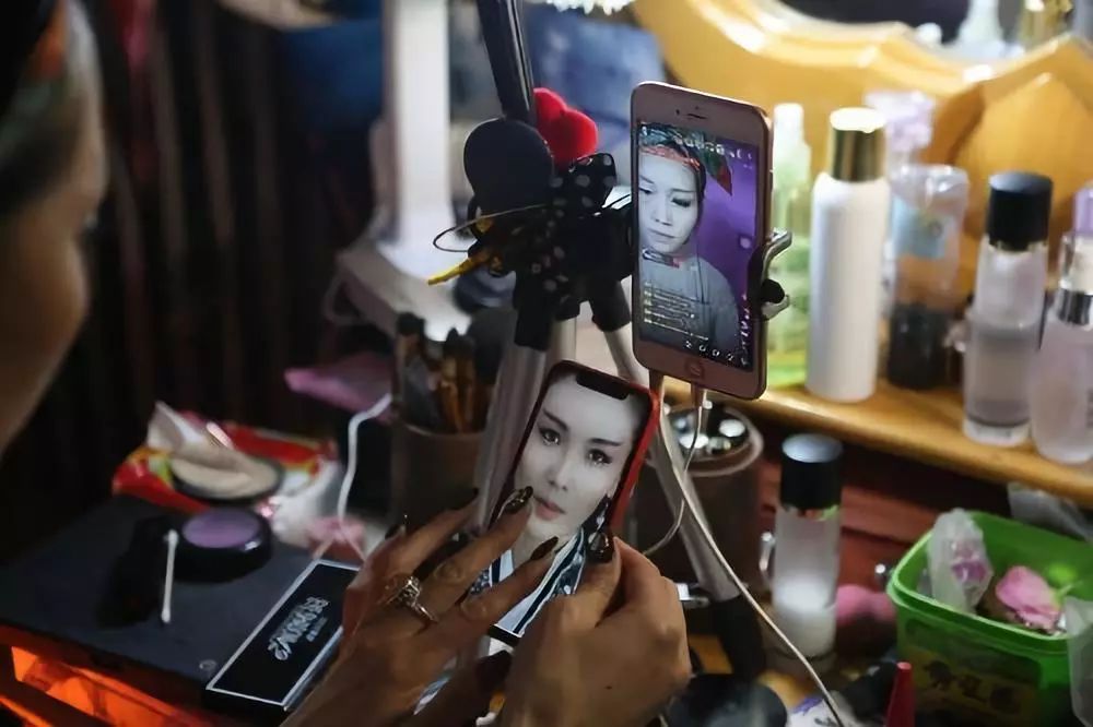 刘嘉玲最年轻的样子,刘嘉玲易容术真实身份