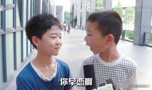 12岁女孩脖子印有“草莓”，家人痛心逼问，孩子的回答令人深思