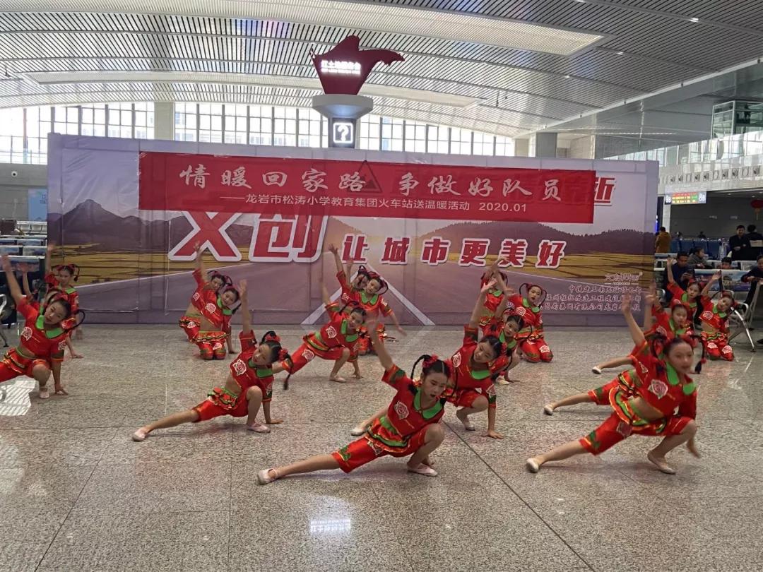 直击春运第一天感动瞬间,春运首日一线直击