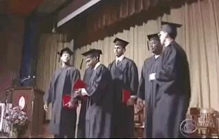 52岁保安获得厦门大学学士学位,51岁保安获厦大学士学位后再写书