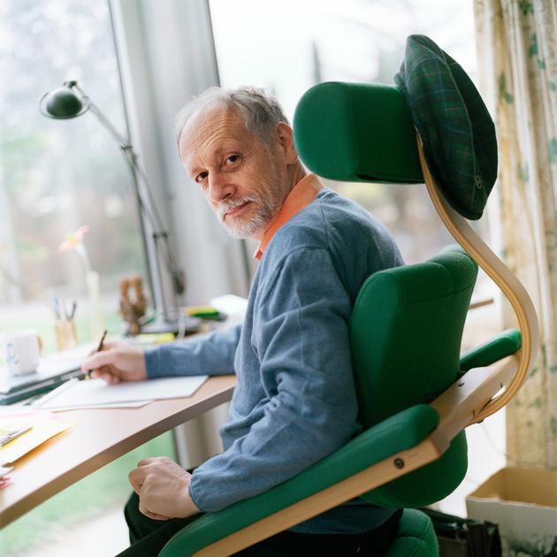 爱因斯坦关于时间并不存在观点,爱因斯坦说时间流逝只是一种错觉