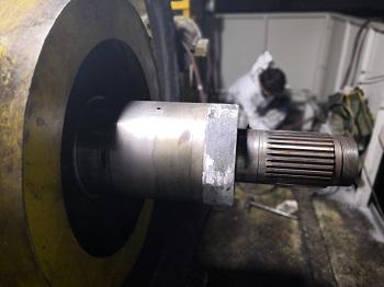 压力机轴磨损在线修复技术,辊压机轴承位磨损的现场修复案例