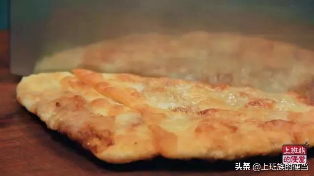 煎饼该怎么做好吃又简单,饭店茴香煎饼的做法