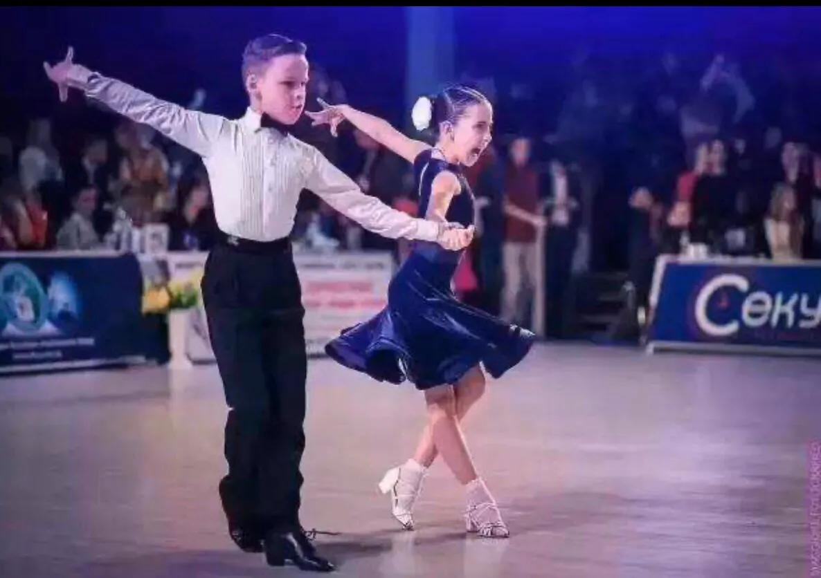 拉丁舞基础动作练习,小学生拉丁舞教学0基础