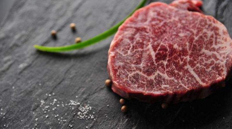 为何有的牛排解冻煎炸后会血流成河？是注水牛排吗？看完懂了