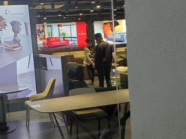 郭富城带方媛逛家具店,郭富城陪方媛逛街很是甜蜜