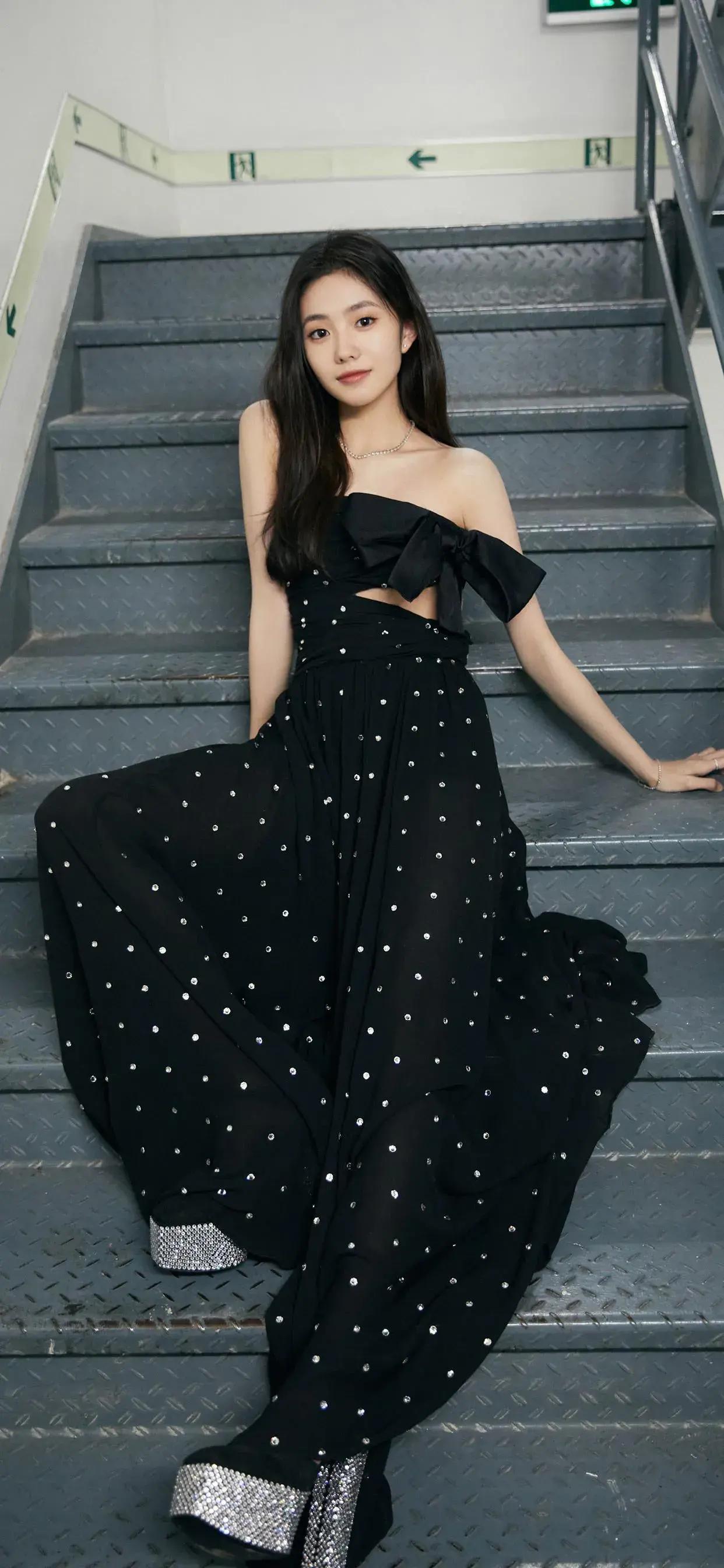 明星穿搭图片素材,明星新款服装图片大全