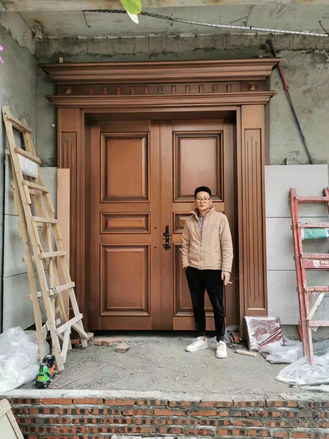 新中式铜门掉油漆的原因及解决方法