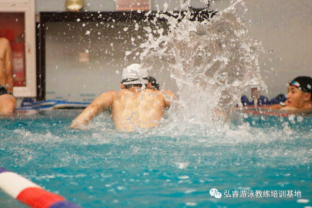 怕耳朵进水怎么学习游泳,怎么克服游泳时耳朵进水的恐惧