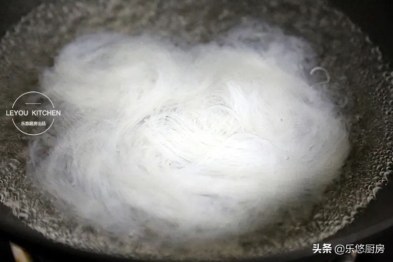 凉拌菠菜粉丝花生米最好吃的做法,凉拌粉丝好吃的六种做法