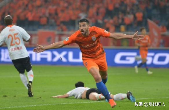 鲁能国脚小区级脚法!金敬道踢飞门前1米必进球遗憾跪地抱头