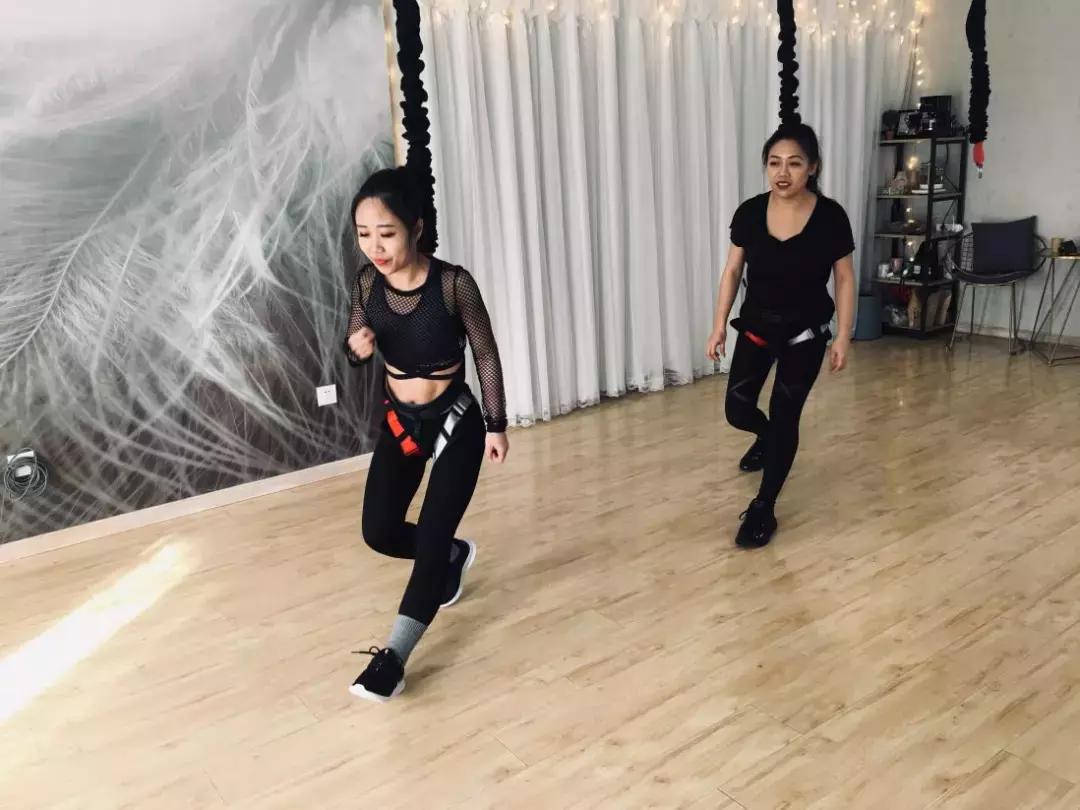 沈阳瑜伽私教,沈阳空中弹力瑜伽