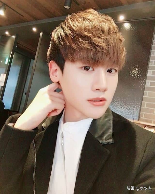 韩国男生的发型有哪些常见的款式,最流行的日式发型和韩式发型男士