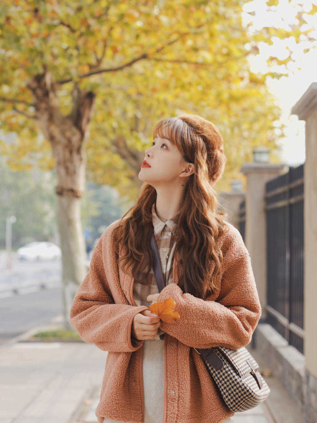 高个子驼色大衣搭配小香风连衣裙,小个子穿驼色大衣配什么裙子