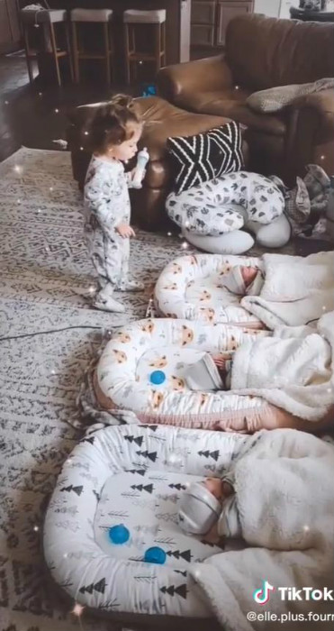 妈妈记录三胞胎一天奶量,三胞胎妈妈喂小宝宝