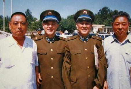 绌哄啗鐜嬬墝椋炶鍛樻浘鍑昏惤鍏灦鏁屾満,鍥涘崄骞存潵鍞竴鍑昏惤涓夋灦鏁屾満鐨勪汉