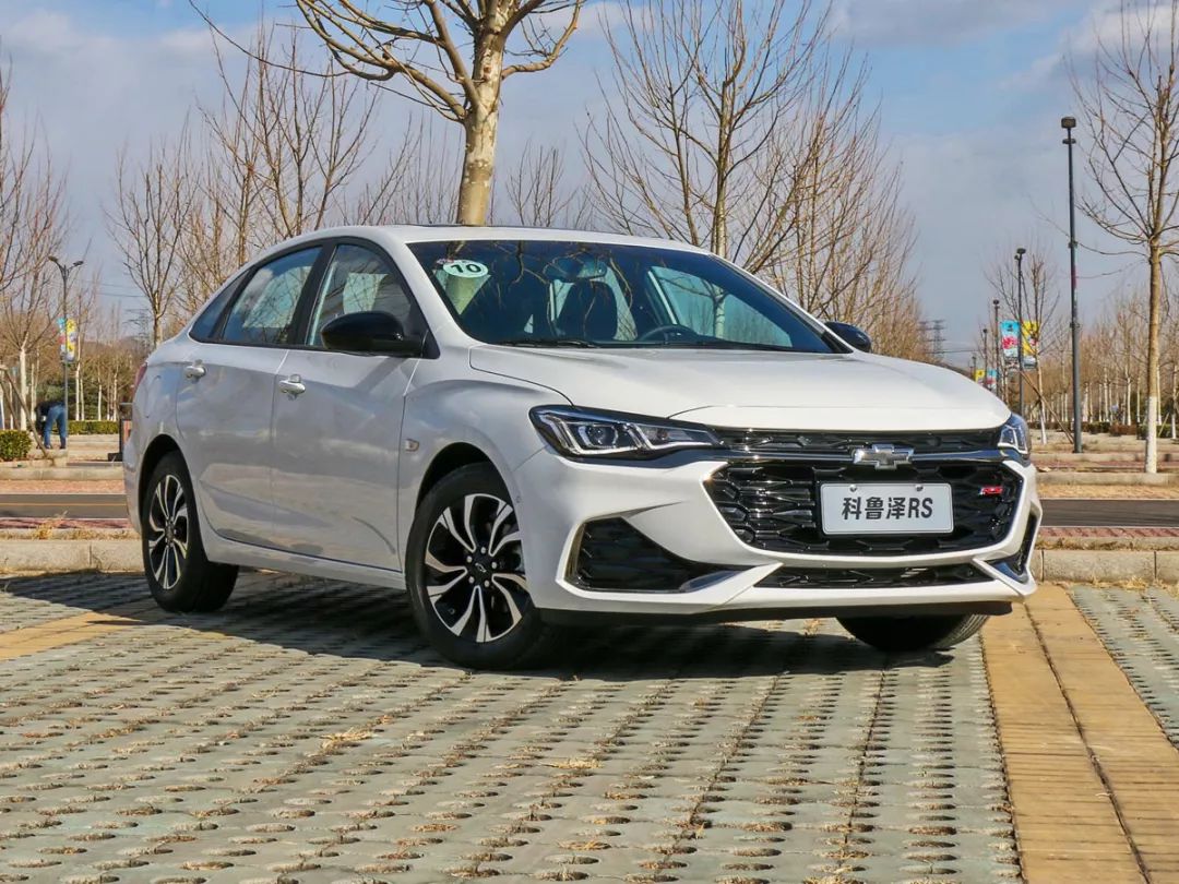 荣威i5到店调查:6.89万起,上市首月销量过万,一年后怎样了?