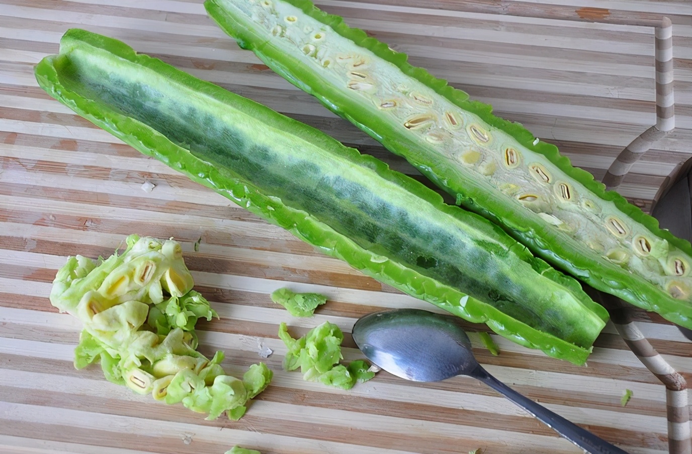 买苦瓜时怎么挑苦瓜不苦呢,买苦瓜要怎么挑