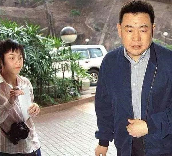 甘比从女狗仔逆袭成女首富,甘比从狗仔逆袭成为香港女首富