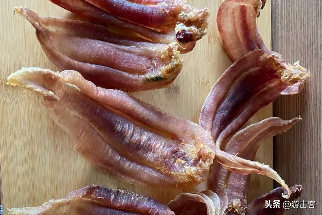 假花胶浸泡后有透明胶,鸡蛋胶假冒黄花胶