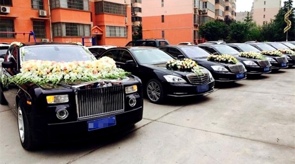 租婚车队一辆劳斯莱斯一天多少钱,豪华婚车到哪里买