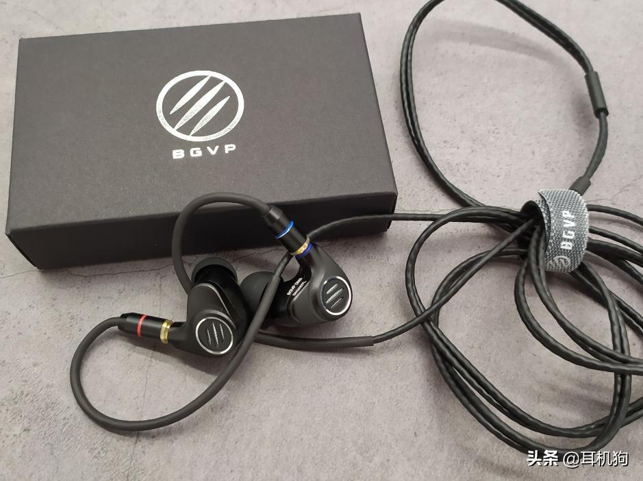 七单元旗舰耳机,价格高配置低却持续热卖
