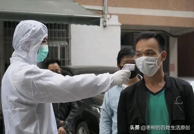 农村小伙没出门打工，在家拍小视频做直播也赚钱，农民兄弟学学吧