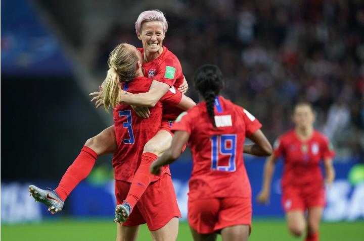 没有任何争论的实质，批评者瞄准美国的风格