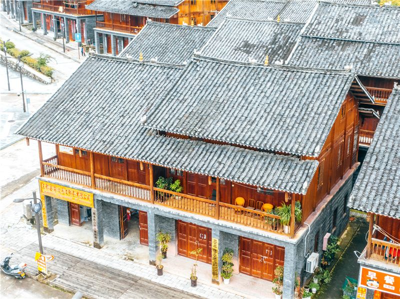 贵州除了千户苗寨还有其他玩的吗,贵州千户苗寨外的古镇