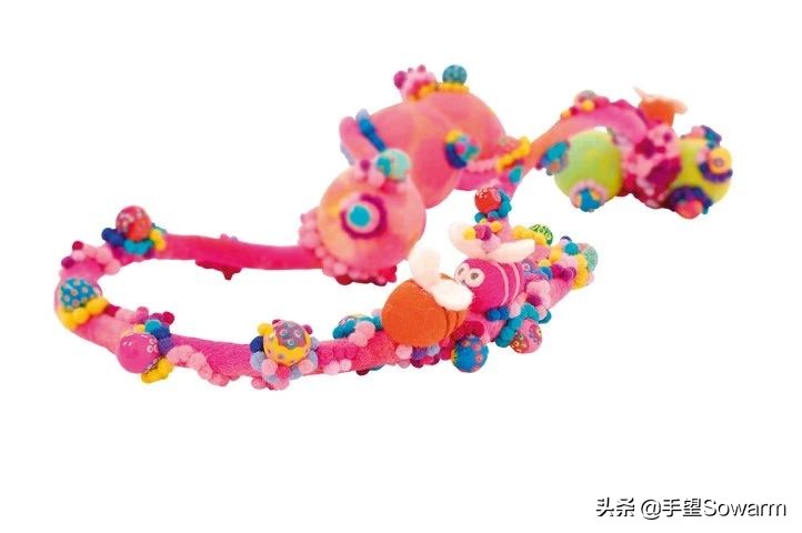 从伯明翰珠宝学院毕业后,她成为“国内羊毛珠宝第一人”