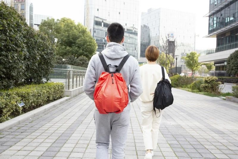 背上环保包，过一天「无塑料袋日」