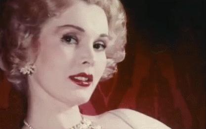 她被骂高级*女妓**，遭性侵生下女儿，69岁嫁给王子，却悲惨而死