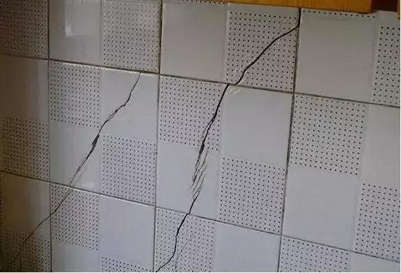 瓷砖开裂是不是地暖造成的,瓷砖开裂的原因和补救方法