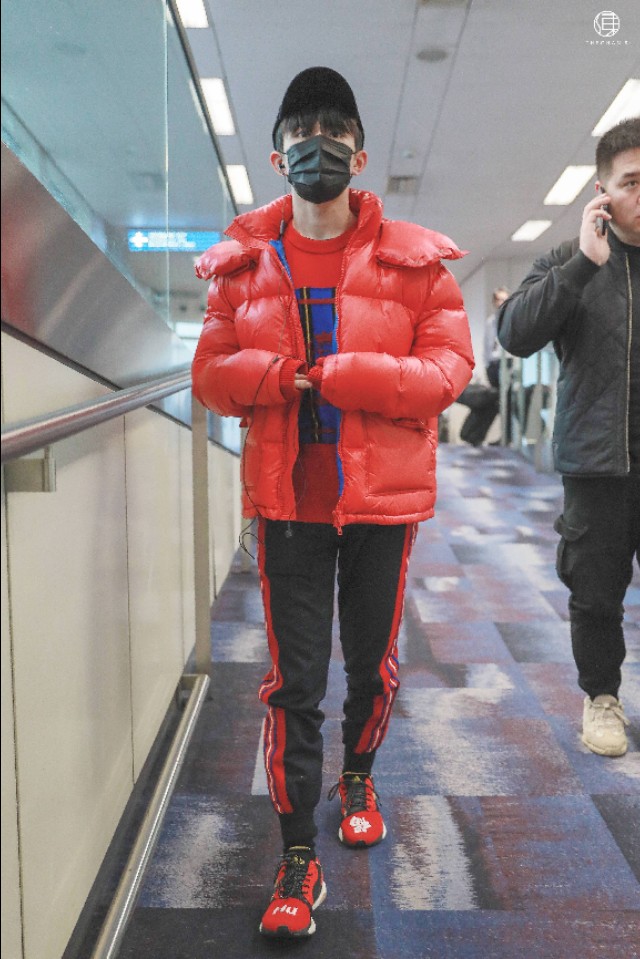 易烊千玺和香港资深演员见面,易烊千玺在香港优秀吗