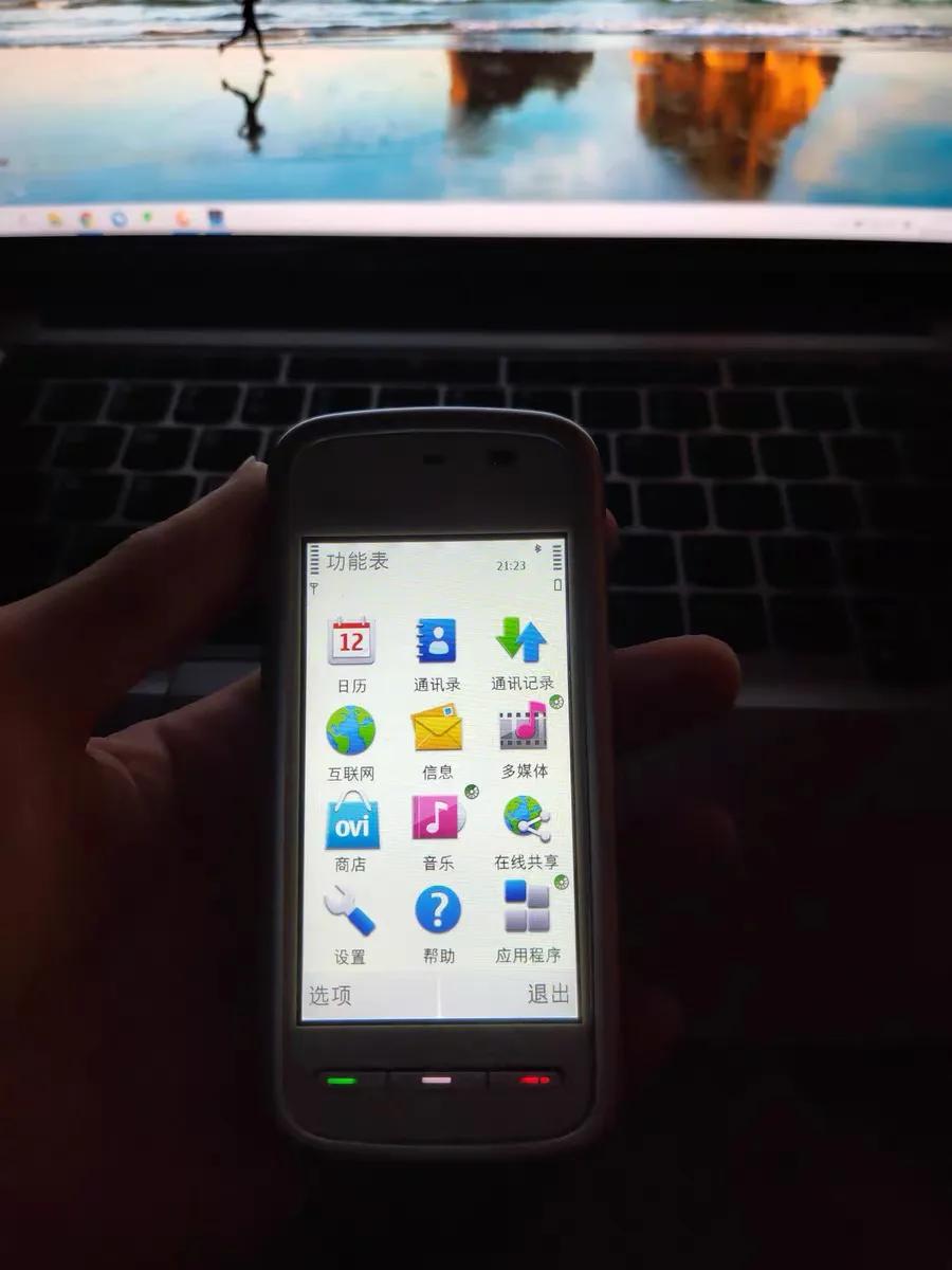 2004年诺基亚5230还能用吗 (10年前的诺基亚5230开箱视频)