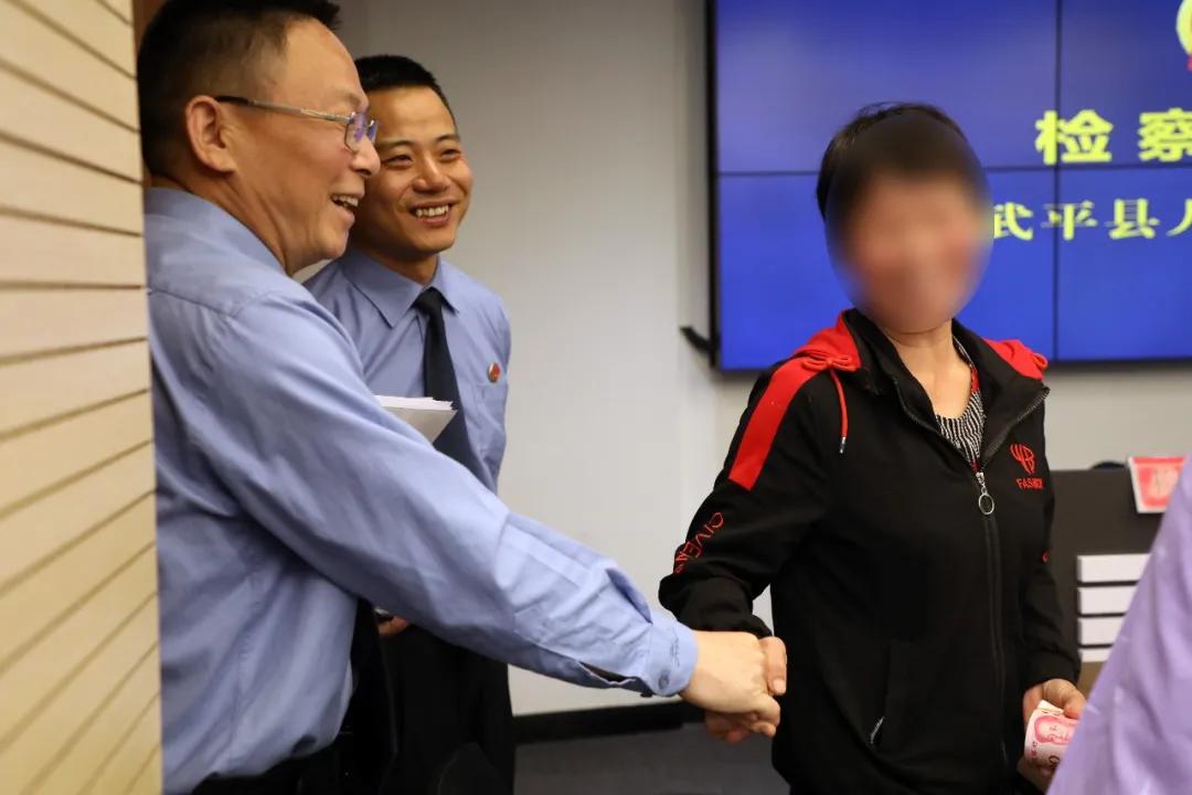 为民办实事化解矛盾在基层,为群众办实事化解矛盾纠纷