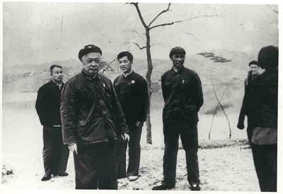 陈毅追悼会即将开始，毛*东泽**：我要参加！周恩来：提高追悼会规格