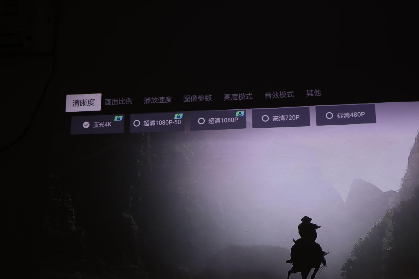 激光投影4k哪个最好,激光投影和灯泡投影哪个好