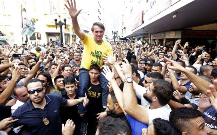 疫情下巴西也搞*威示***行游**!总统成特朗普第二,足球界支持反对派